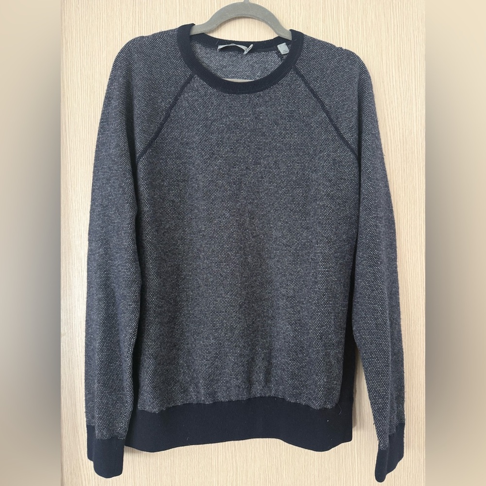 Vince men’s Navy Blue Sweater Size Large